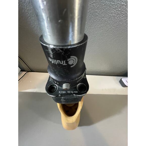 Ottobock Titan 4R52=5 Right Prosthetic Leg - Picture 6 of 11